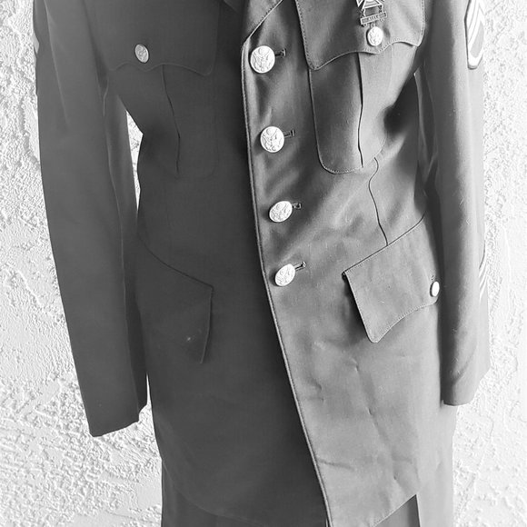 Men's Army Sargent Uniform with medals and badges - Picture 3 of 8